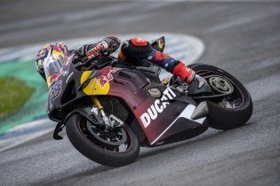MotoGP: PHOTOS - Ducati's Magnificent Six in action at Jerez on the Panigale V4S
