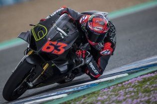 MotoGP: PHOTOS - Ducati's Magnificent Six in action at Jerez on the Panigale V4S