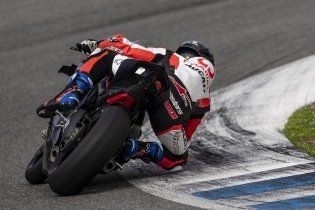 MotoGP: PHOTOS - Ducati's Magnificent Six in action at Jerez on the Panigale V4S