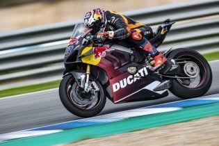 MotoGP: PHOTOS - Ducati's Magnificent Six in action at Jerez on the Panigale V4S