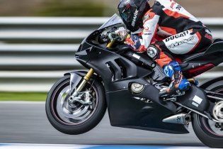 MotoGP: PHOTOS - Ducati's Magnificent Six in action at Jerez on the Panigale V4S