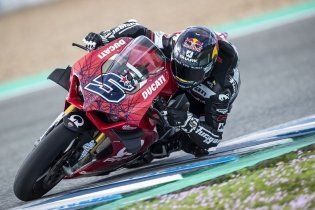 MotoGP: PHOTOS - Ducati's Magnificent Six in action at Jerez on the Panigale V4S