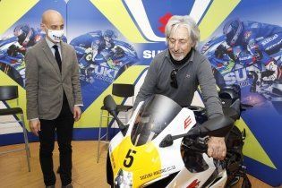Moto - News: Suzuki Italia consegna a Lucchinelli ed Uncini la GSX-R1000R Legend Edition