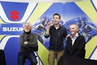 Moto - News: Suzuki Italia consegna a Lucchinelli ed Uncini la GSX-R1000R Legend Edition