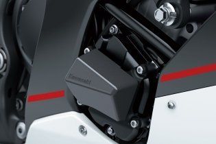 Moto - Test: Verso la prova: Kawasaki ZX-10R ed RR MY2021, la regina della SBK si evolve