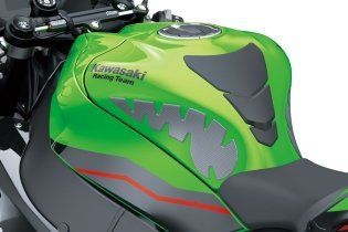 Moto - Test: Verso la prova: Kawasaki ZX-10R ed RR MY2021, la regina della SBK si evolve