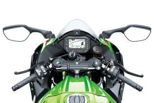 Moto - Test: Verso la prova: Kawasaki ZX-10R ed RR MY2021, la regina della SBK si evolve