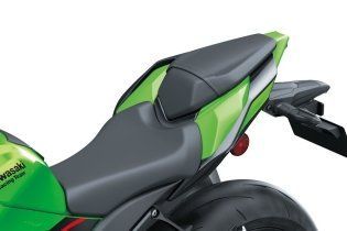 Moto - Test: Verso la prova: Kawasaki ZX-10R ed RR MY2021, la regina della SBK si evolve