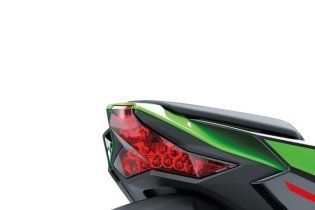 Moto - Test: Verso la prova: Kawasaki ZX-10R ed RR MY2021, la regina della SBK si evolve