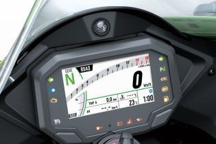 Moto - Test: Verso la prova: Kawasaki ZX-10R ed RR MY2021, la regina della SBK si evolve