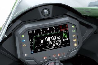 Moto - Test: Verso la prova: Kawasaki ZX-10R ed RR MY2021, la regina della SBK si evolve