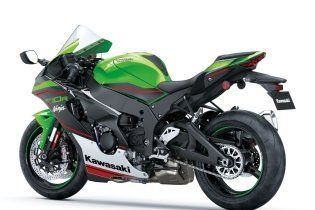 Moto - Test: Verso la prova: Kawasaki ZX-10R ed RR MY2021, la regina della SBK si evolve