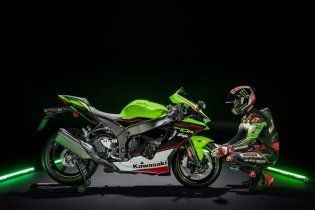 Moto - Test: Verso la prova: Kawasaki ZX-10R ed RR MY2021, la regina della SBK si evolve