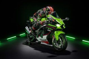 Moto - Test: Verso la prova: Kawasaki ZX-10R ed RR MY2021, la regina della SBK si evolve
