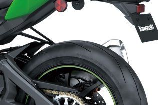 Moto - Test: Verso la prova: Kawasaki ZX-10R ed RR MY2021, la regina della SBK si evolve