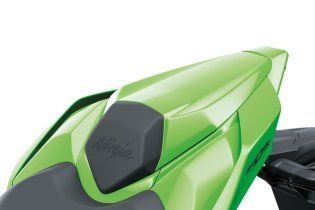 Moto - Test: Verso la prova: Kawasaki ZX-10R ed RR MY2021, la regina della SBK si evolve