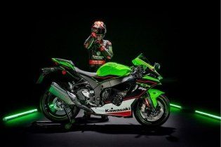Moto - News: Kawasaki Ninja ZX-10R  e RR 2021: una belva per soli (500) 'manici' 