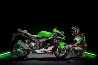 Moto - News: Kawasaki Ninja ZX-10R  e RR 2021: una belva per soli (500) 'manici' 