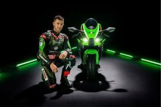 Moto - News: Kawasaki Ninja ZX-10R  e RR 2021: una belva per soli (500) 'manici' 