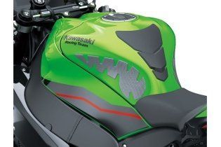 Moto - News: Kawasaki Ninja ZX-10R  e RR 2021: una belva per soli (500) 'manici' 