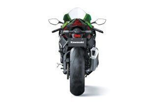 Moto - News: Kawasaki Ninja ZX-10R  e RR 2021: una belva per soli (500) 'manici' 