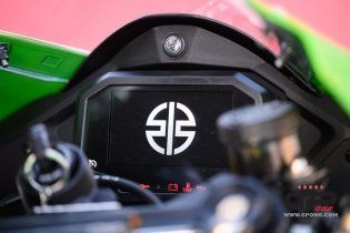 Moto - News: Kawasaki Ninja ZX-10R  e RR 2021: una belva per soli (500) 'manici' 