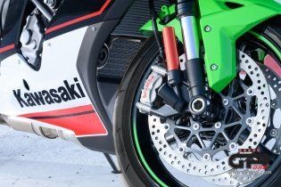 Moto - News: Kawasaki Ninja ZX-10R  e RR 2021: una belva per soli (500) 'manici' 