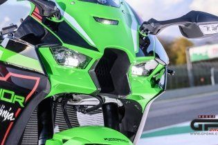 Moto - News: Kawasaki Ninja ZX-10R  e RR 2021: una belva per soli (500) 'manici' 