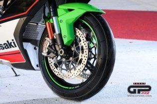 Moto - News: Kawasaki Ninja ZX-10R  e RR 2021: una belva per soli (500) 'manici' 
