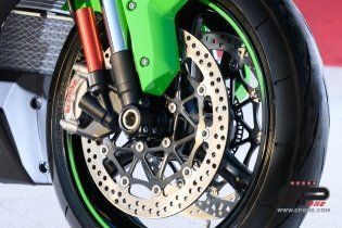 Moto - News: Kawasaki Ninja ZX-10R  e RR 2021: una belva per soli (500) 'manici' 