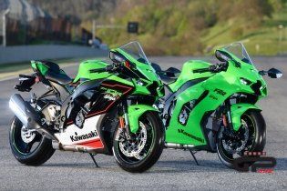 Moto - News: Kawasaki Ninja ZX-10R  e RR 2021: una belva per soli (500) 'manici' 