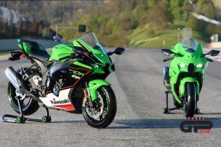 Moto - News: Kawasaki Ninja ZX-10R  e RR 2021: una belva per soli (500) 'manici' 