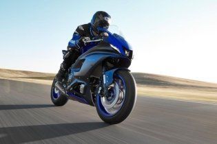 Moto - Gallery: Yamaha R7: giù i veli! Le basteranno 73 cavalli?