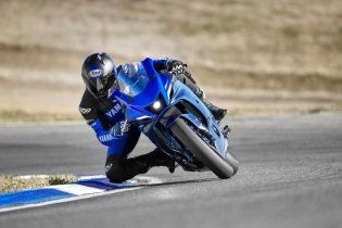 Moto - Gallery: Yamaha R7: giù i veli! Le basteranno 73 cavalli?