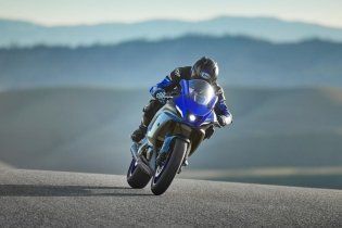 Moto - Gallery: Yamaha R7: giù i veli! Le basteranno 73 cavalli?