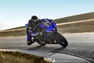 Moto - Gallery: Yamaha R7: giù i veli! Le basteranno 73 cavalli?