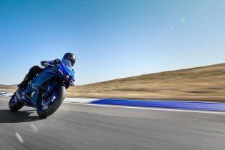 Moto - Gallery: Yamaha R7: giù i veli! Le basteranno 73 cavalli?