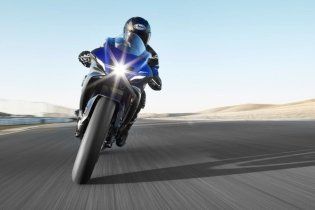 Moto - Gallery: Yamaha R7: giù i veli! Le basteranno 73 cavalli?