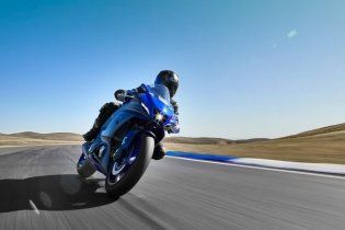 Moto - Gallery: Yamaha R7: giù i veli! Le basteranno 73 cavalli?