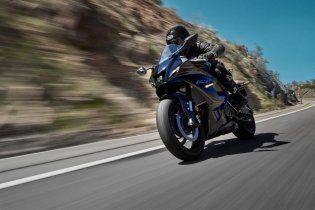 Moto - Gallery: Yamaha R7: giù i veli! Le basteranno 73 cavalli?