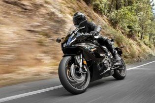 Moto - Gallery: Yamaha R7: giù i veli! Le basteranno 73 cavalli?
