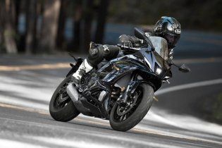 Moto - Gallery: Yamaha R7: giù i veli! Le basteranno 73 cavalli?