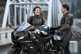 Moto - Gallery: Yamaha R7: giù i veli! Le basteranno 73 cavalli?