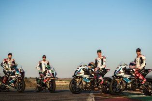 SBK: BMW toglie il velo! Ecco le livree 2021 di van der Mark e Sykes