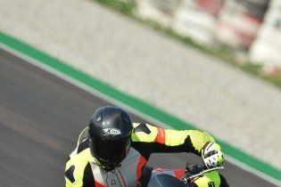 Moto - Test: Prova video Aprilia Tuono V4 Factory 2021: CAMPIONESSA DEI PESI MASSIMI