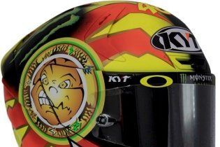 MotoGP: Valentino si fa in 9: i piloti dell’Academy a Valencia con i caschi di Rossi