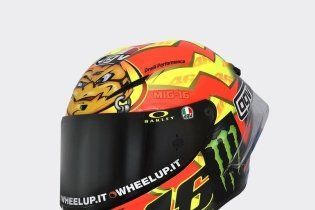 MotoGP: Valentino si fa in 9: i piloti dell’Academy a Valencia con i caschi di Rossi
