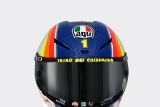 MotoGP: Valentino si fa in 9: i piloti dell’Academy a Valencia con i caschi di Rossi