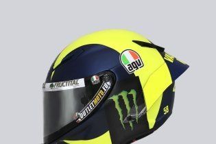 MotoGP: Valentino si fa in 9: i piloti dell’Academy a Valencia con i caschi di Rossi