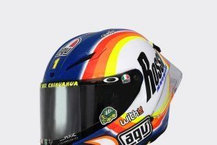 MotoGP: Valentino si fa in 9: i piloti dell’Academy a Valencia con i caschi di Rossi
